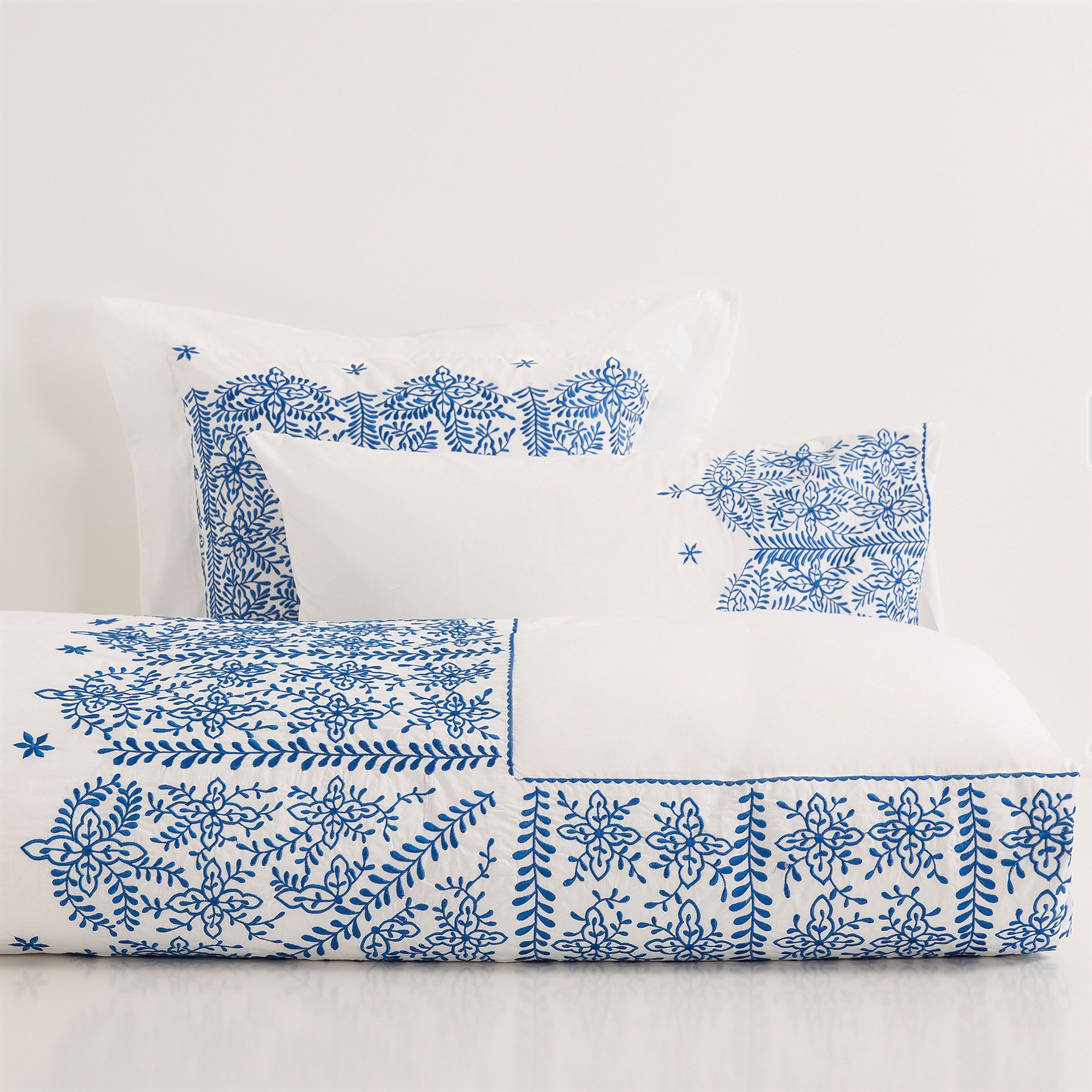 Zara Home Linge De Lit Inspiré Geometric Embroidered Cotton Bed Linen